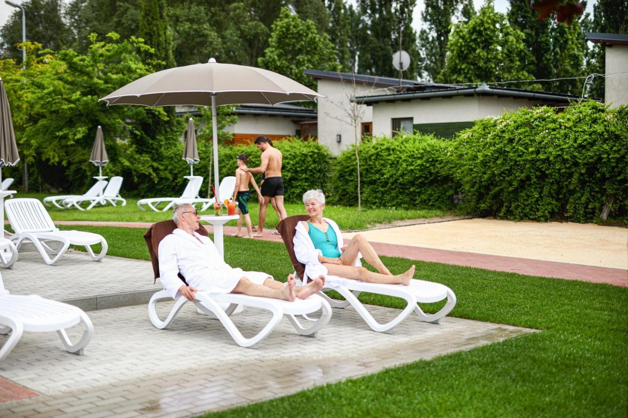 Barack Thermal & Natura Apartments Tiszakécske Esterno foto