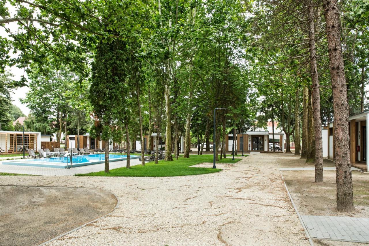 Barack Thermal & Natura Apartments Tiszakécske Esterno foto