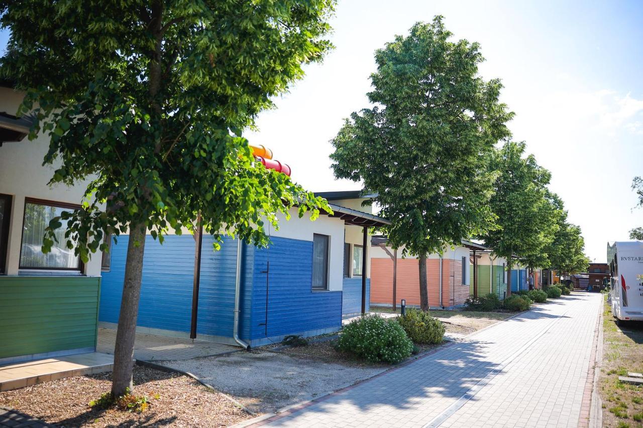 Barack Thermal & Natura Apartments Tiszakécske Esterno foto