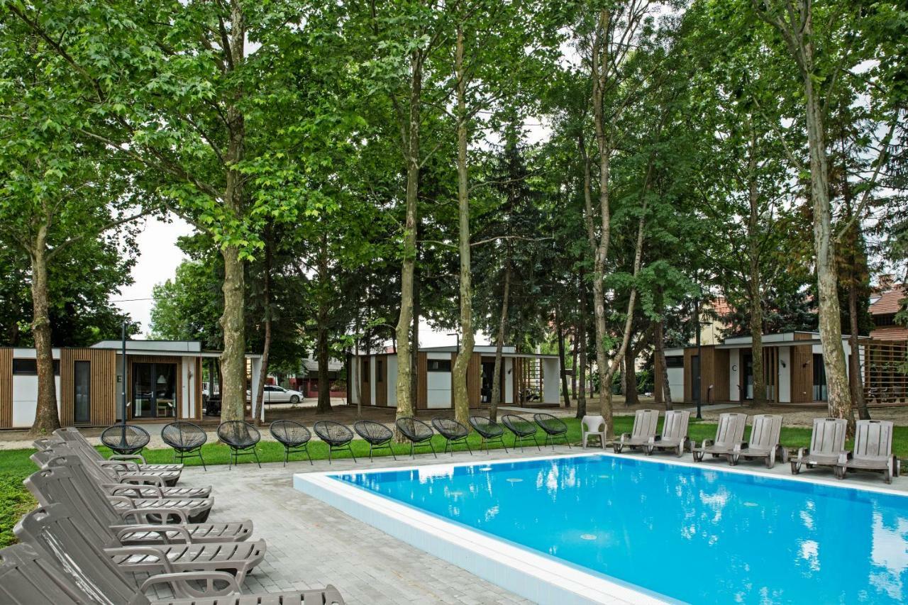 Barack Thermal & Natura Apartments Tiszakécske Esterno foto